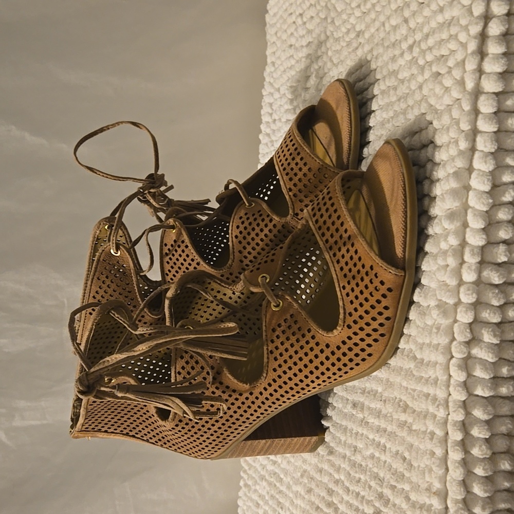 Franco Sarto Honolulu heeled sandal lace up size 10